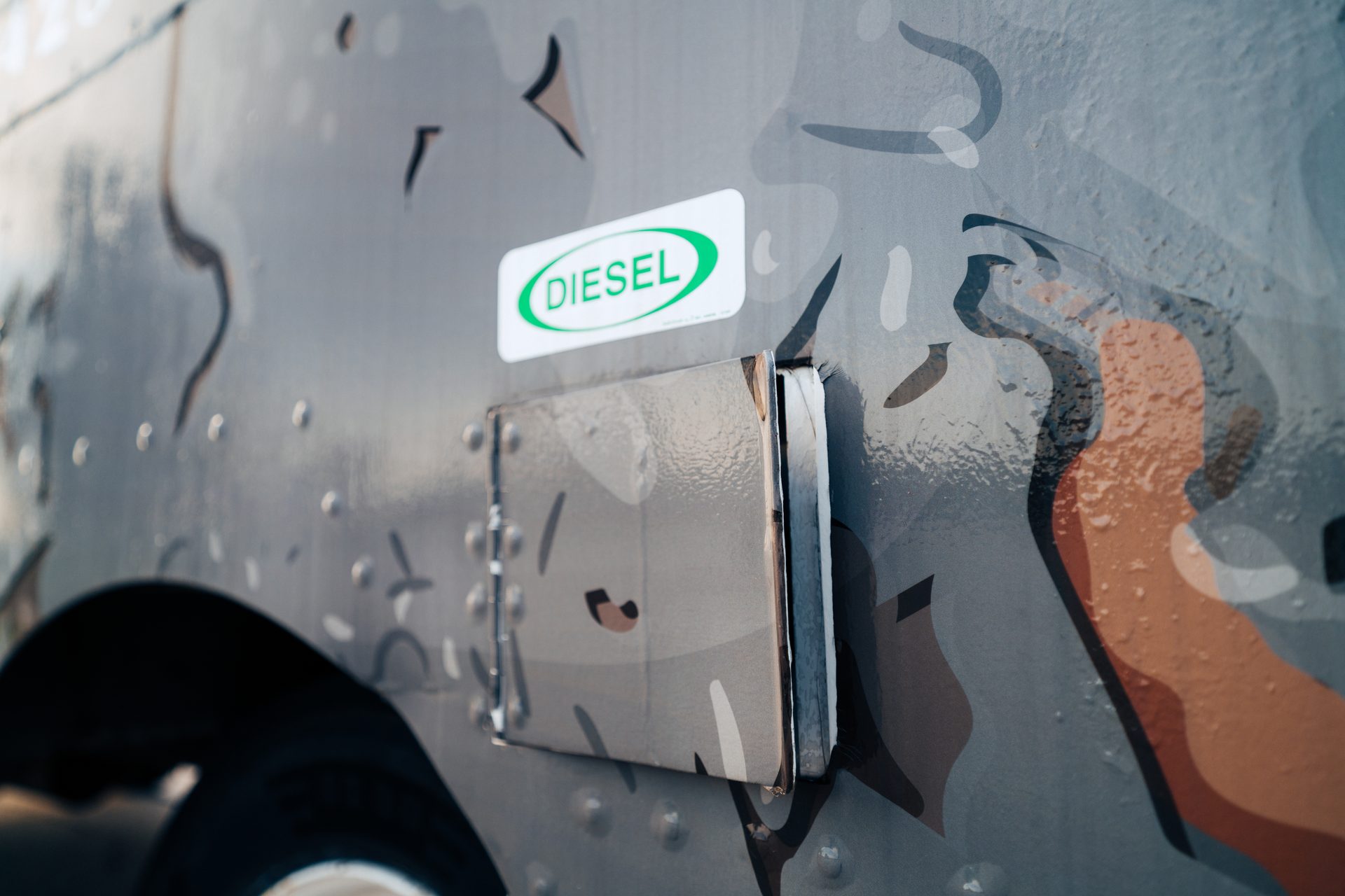 Diesel fuel cap on the side of the truck